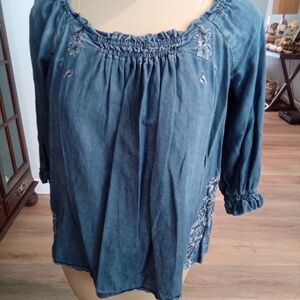 Bandolino Size L Beautiful Floral Embroidered Denim Off The Shoulder Blouse